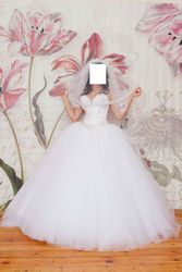 Продам шикарное свадебное платье,  Италия,  с кристалами Swarovski